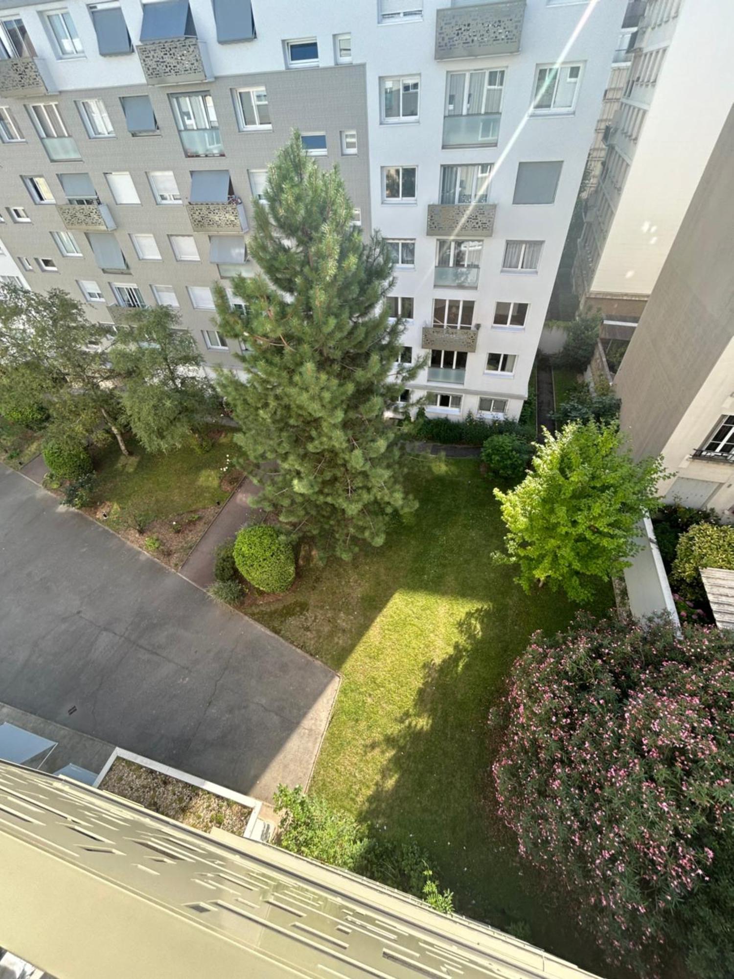 Appartement Meuble Tres Bien Situe Булон Биянкур Екстериор снимка